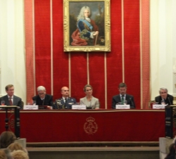 Vista general de la mesa presidida por Su Alteza Real la Infanta Doña Elena